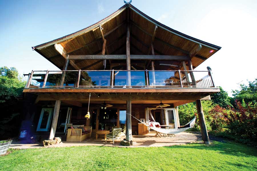 
Hale Pali Ku is in a local Hawaiian-style community tucked in the jungle, overlooking the ocean.
